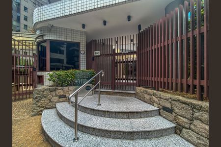 Apartamento à venda com 260m², 4 quartos e 4 vagasFachada