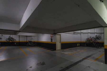 Apartamento à venda com 260m², 3 quartos e 4 vagas Apartamento à venda com 260m², 3 quartos e 4 vagasGaragem