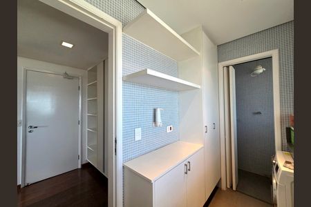 Apartamento à venda com 260m², 3 quartos e 4 vagas Apartamento à venda com 260m², 3 quartos e 4 vagasÁrea de Serviço