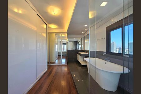 Apartamento à venda com 260m², 3 quartos e 4 vagas Apartamento à venda com 260m², 3 quartos e 4 vagasBanheiro da suíte 1