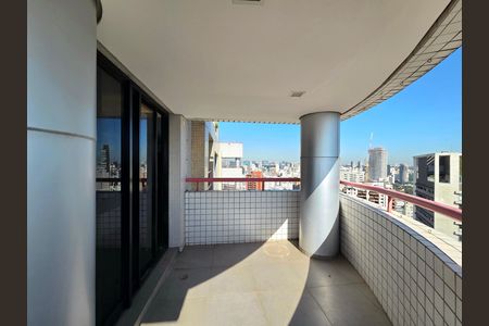 Apartamento à venda com 260m², 3 quartos e 4 vagas Apartamento à venda com 260m², 3 quartos e 4 vagasVaranda da Sala