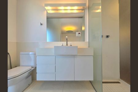 Apartamento à venda com 260m², 3 quartos e 4 vagas Apartamento à venda com 260m², 3 quartos e 4 vagasBanheiro da suíte 2