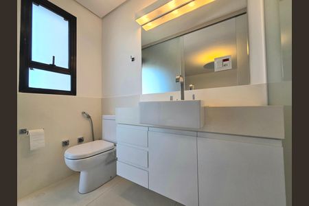 Apartamento à venda com 260m², 3 quartos e 4 vagas Apartamento à venda com 260m², 3 quartos e 4 vagasBanheiro da suíte 2