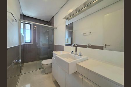 Apartamento à venda com 260m², 3 quartos e 4 vagas Apartamento à venda com 260m², 3 quartos e 4 vagasBanheiro social
