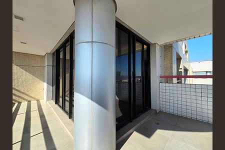 Apartamento à venda com 260m², 3 quartos e 4 vagas Apartamento à venda com 260m², 3 quartos e 4 vagasVaranda da Sala