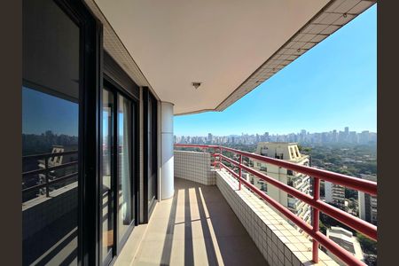 Apartamento à venda com 260m², 3 quartos e 4 vagas Apartamento à venda com 260m², 3 quartos e 4 vagasVaranda da Suíte 1