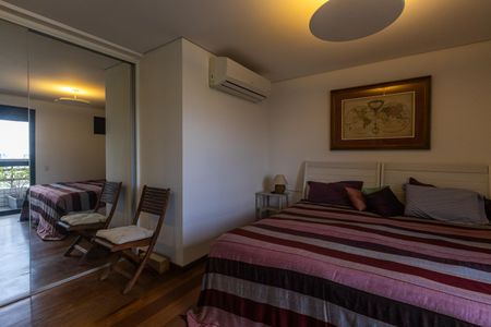 Apartamento à venda com 260m², 4 quartos e 4 vagasSuíte 2