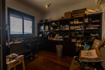 Apartamento à venda com 260m², 4 quartos e 4 vagasEscritório