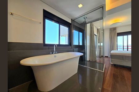 Apartamento à venda com 260m², 3 quartos e 4 vagas Apartamento à venda com 260m², 3 quartos e 4 vagasBanheiro da suíte 1