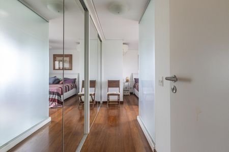 Apartamento à venda com 260m², 4 quartos e 4 vagasSuíte 2