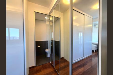 Apartamento à venda com 260m², 3 quartos e 4 vagas Apartamento à venda com 260m², 3 quartos e 4 vagasBanheiro da suíte 1