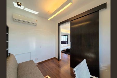 Apartamento à venda com 260m², 3 quartos e 4 vagas Apartamento à venda com 260m², 3 quartos e 4 vagasEscritório