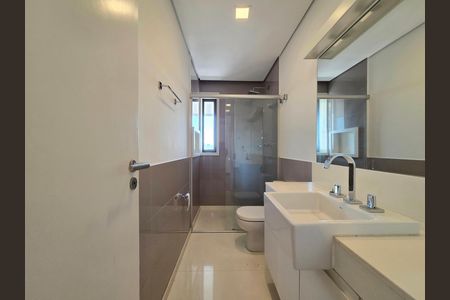 Apartamento à venda com 260m², 3 quartos e 4 vagas Apartamento à venda com 260m², 3 quartos e 4 vagasBanheiro social