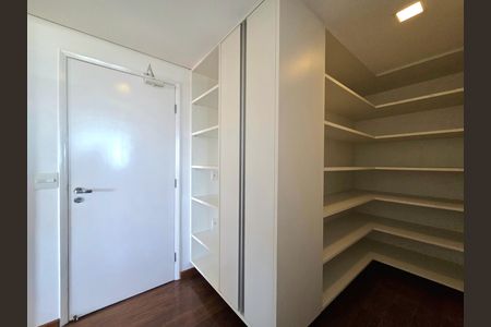 Apartamento à venda com 260m², 3 quartos e 4 vagas Apartamento à venda com 260m², 3 quartos e 4 vagasÁrea de Serviço