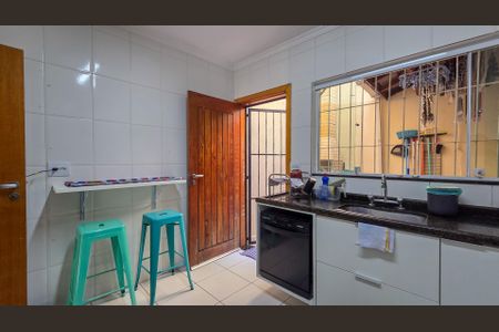 Casa para alugar com 110m², 3 quartos e 2 vagasCozinha 