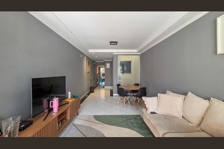 Casa para alugar com 110m², 3 quartos e 2 vagasSala