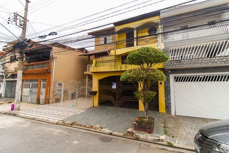 Casa à venda com 125m², 4 quartos e 2 vagasFachada + Placa