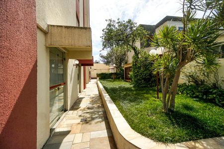 Apartamento para alugar com 78m², 3 quartos e sem vagaÁrea externa