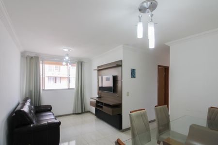 Sala de apartamento para alugar com 3 quartos, 75m² em Planalto, Belo Horizonte