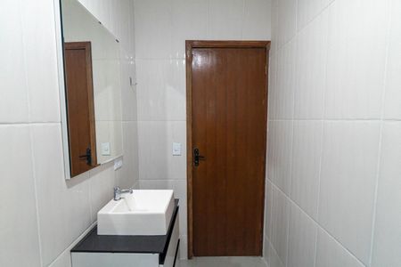 Casa para alugar com 80m², 2 quartos e 1 vaga Casa para alugar com 80m², 2 quartos e 1 vagaBanheiro Social