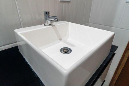 Casa para alugar com 80m², 2 quartos e 1 vaga Casa para alugar com 80m², 2 quartos e 1 vagaBanheiro Social