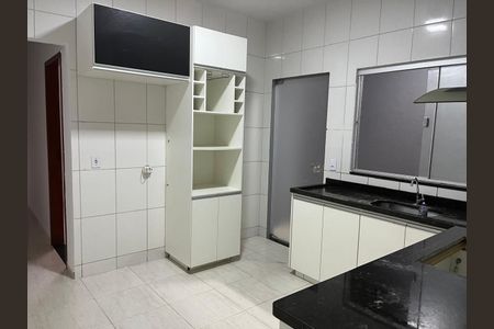 Cozinha de casa para alugar com 2 quartos, 125m² em Loteamento Alphaville Residencial, Goiânia