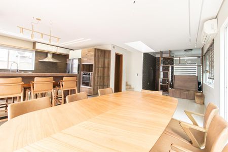 Sala de casa de condomínio para alugar com 4 quartos, 325m² em Santa Quiteria, Curitiba