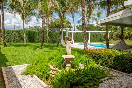Casa de condomínio para alugar com 640m², 5 quartos e 6 vagas Casa de condomínio para alugar com 640m², 5 quartos e 6 vagasDetalhe Jardim-Fonte