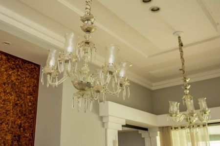 Casa de condomínio para alugar com 640m², 5 quartos e 6 vagas Casa de condomínio para alugar com 640m², 5 quartos e 6 vagasDetalhe Sala de jantar-Lustres