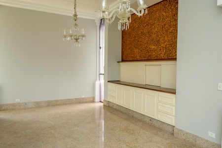 Casa de condomínio para alugar com 640m², 5 quartos e 6 vagas Casa de condomínio para alugar com 640m², 5 quartos e 6 vagasSala de jantar