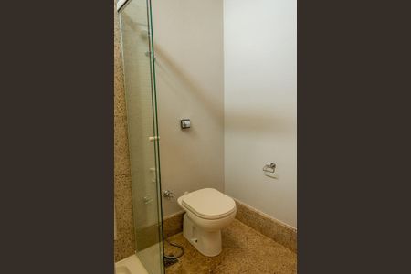 Casa de condomínio para alugar com 640m², 5 quartos e 6 vagas Casa de condomínio para alugar com 640m², 5 quartos e 6 vagasBanheiro Suíte 1