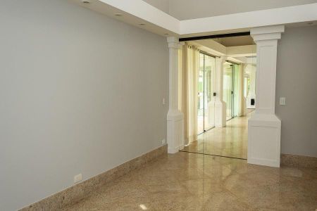 Casa de condomínio para alugar com 640m², 5 quartos e 6 vagas Casa de condomínio para alugar com 640m², 5 quartos e 6 vagasCopa