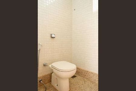 Casa de condomínio para alugar com 640m², 5 quartos e 6 vagas Casa de condomínio para alugar com 640m², 5 quartos e 6 vagasBanheiro compartilhado com Suíte 4 e 5