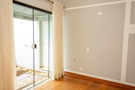 Casa de condomínio para alugar com 640m², 5 quartos e 6 vagas Casa de condomínio para alugar com 640m², 5 quartos e 6 vagasCloset Suite 5