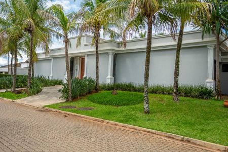 Casa de condomínio para alugar com 640m², 5 quartos e 6 vagas Casa de condomínio para alugar com 640m², 5 quartos e 6 vagasFachada da casa