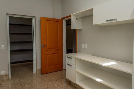 Casa de condomínio para alugar com 640m², 5 quartos e 6 vagas Casa de condomínio para alugar com 640m², 5 quartos e 6 vagasÁrea de Serviço com dispensa