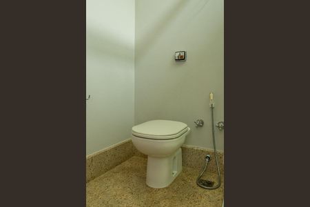 Casa de condomínio para alugar com 640m², 5 quartos e 6 vagas Casa de condomínio para alugar com 640m², 5 quartos e 6 vagasBanheiro Suíte 2