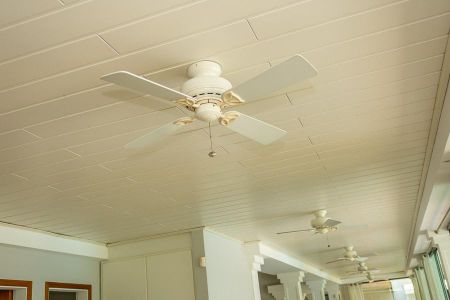 Detalhe varandão:Ventiladores de casa de condomínio para alugar com 5 quartos, 640m² em Riviera Tamborlim, Americana