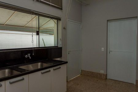 Casa de condomínio para alugar com 640m², 5 quartos e 6 vagas