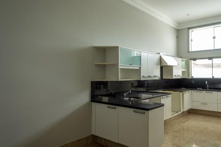 Casa de condomínio para alugar com 640m², 5 quartos e 6 vagas Casa de condomínio para alugar com 640m², 5 quartos e 6 vagasCozinha