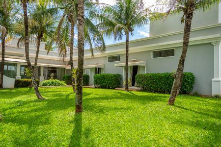 Casa de condomínio para alugar com 640m², 5 quartos e 6 vagas Casa de condomínio para alugar com 640m², 5 quartos e 6 vagasFachada dos fundos