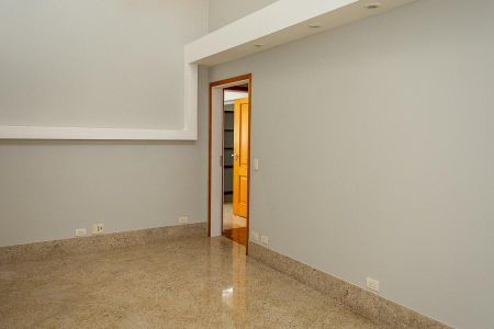 Casa de condomínio para alugar com 640m², 5 quartos e 6 vagas Casa de condomínio para alugar com 640m², 5 quartos e 6 vagasCopa