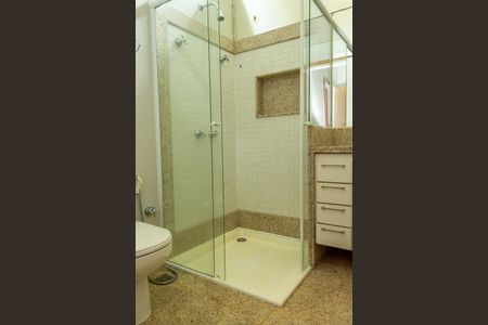 Casa de condomínio para alugar com 640m², 5 quartos e 6 vagas Casa de condomínio para alugar com 640m², 5 quartos e 6 vagasBanheiro Suíte 2