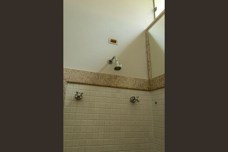 Casa de condomínio para alugar com 640m², 5 quartos e 6 vagas Casa de condomínio para alugar com 640m², 5 quartos e 6 vagasBanheiro Suíte 2