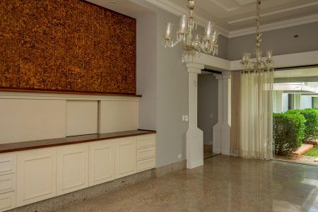 Casa de condomínio para alugar com 640m², 5 quartos e 6 vagas Casa de condomínio para alugar com 640m², 5 quartos e 6 vagasSala de jantar