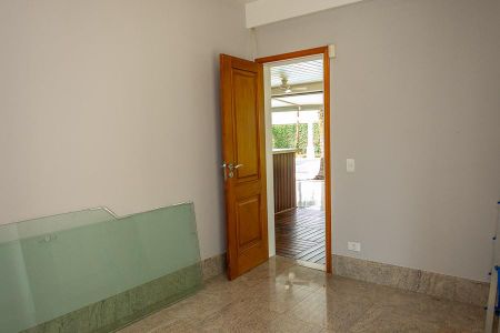 Casa de condomínio para alugar com 640m², 5 quartos e 6 vagas Casa de condomínio para alugar com 640m², 5 quartos e 6 vagasSala de apoio 2