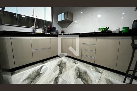 Casa à venda com 3 quartos, 197m² em Serrano, Belo Horizonte