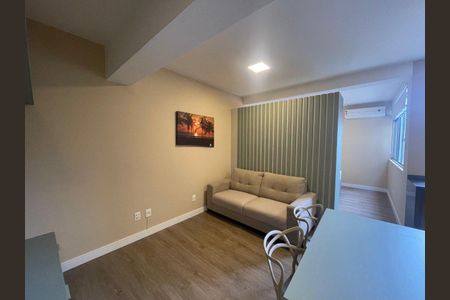 Sala  de kitnet/studio para alugar com 1 quarto, 42m² em Centro, Florianópolis