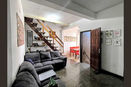 Casa para alugar com 3 quartos, 180m² em São Paulo, Belo Horizonte