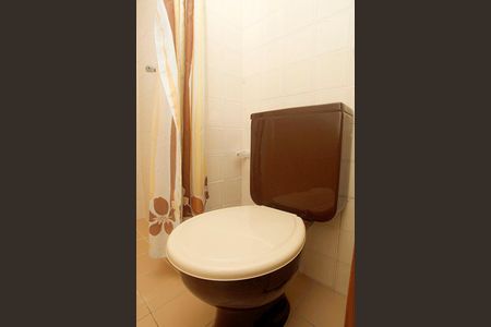 Banheiro de apartamento para alugar com 1 quarto, 45m² em Partenon, Porto Alegre